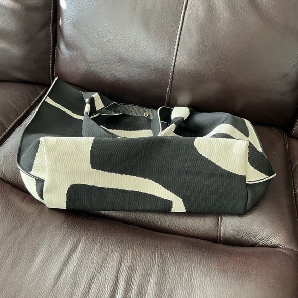 Manuelle Black/White Signature Knit Tote Bag - Picture 3 of 4